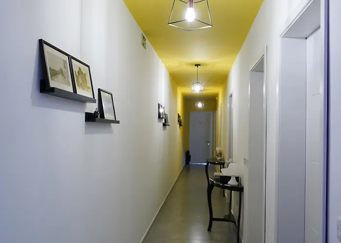 Your Modern Comfort In Malta 게스트하우스 모스타