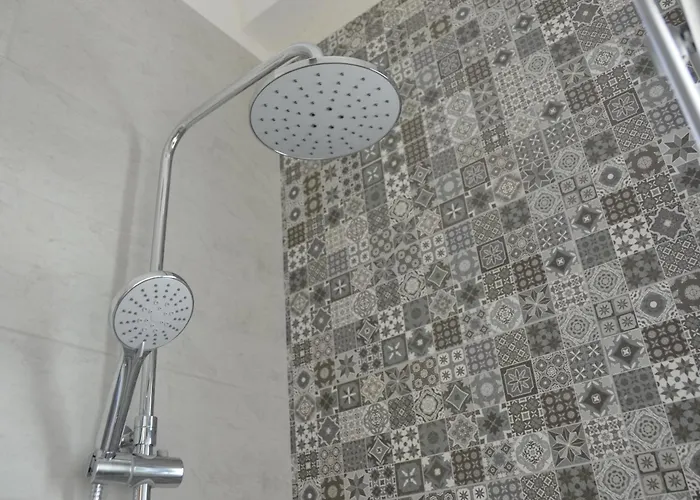 Πανσιόν Your Modern Comfort In Malta Mosta